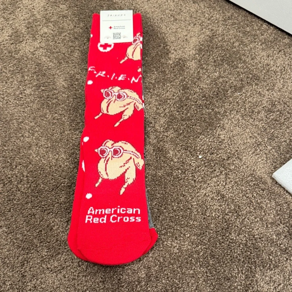 Friends TV show American Red Cross crew socks 2 pairs one size NWT